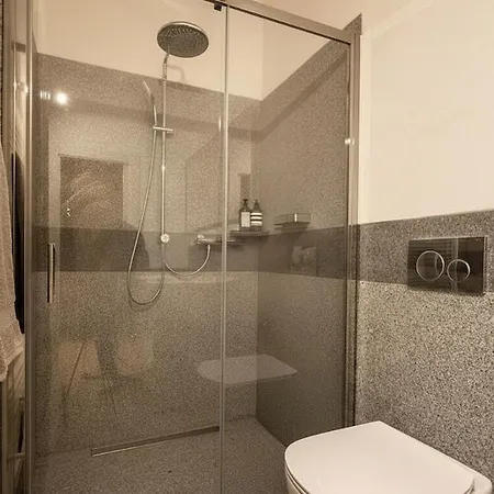 아파트 Paradiso Di - Mansarda Con Vista Montagne 그로지오